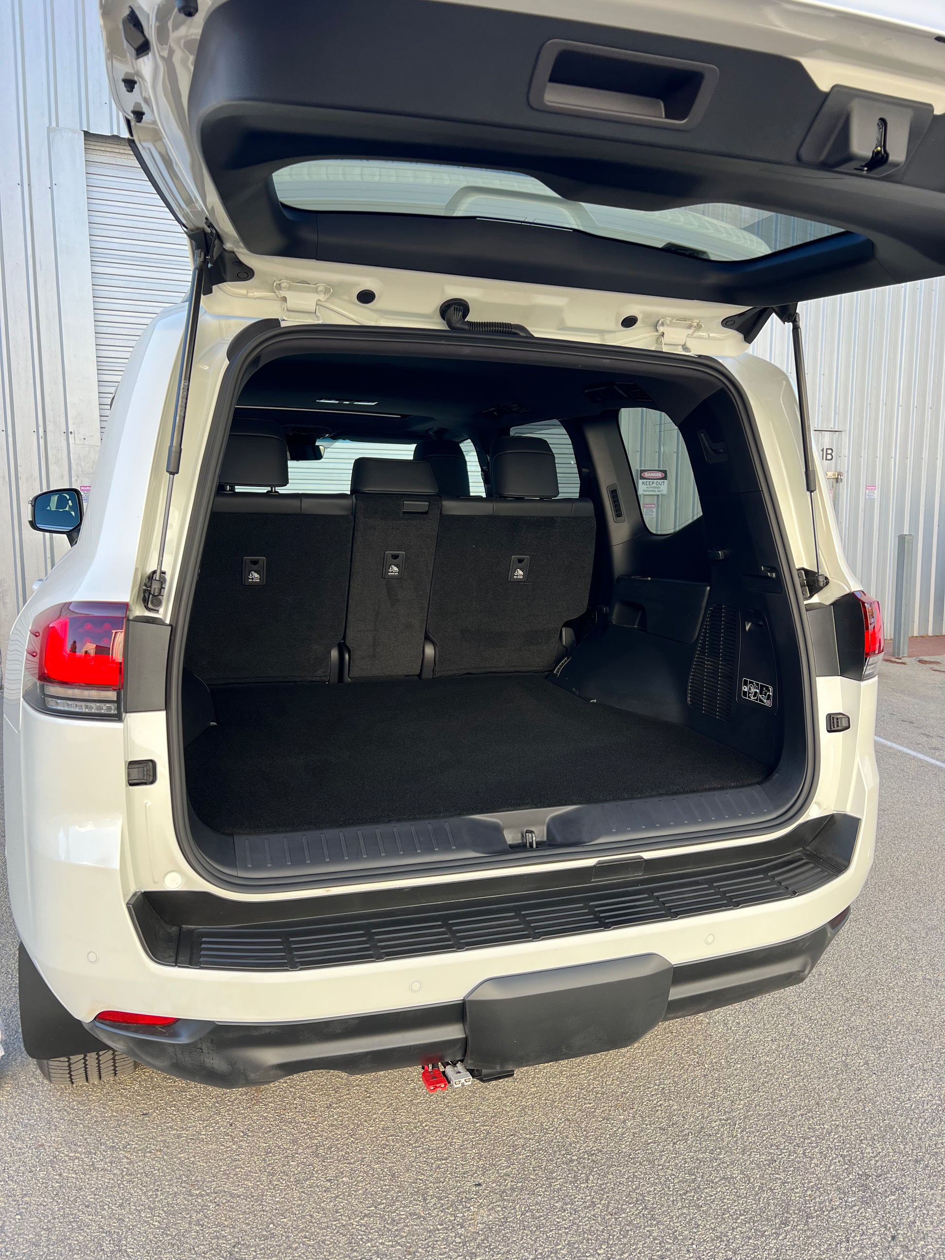 LC300 Series False Floor – Splinter 4x4 Solutions